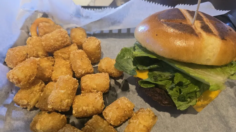 Cheeseburger and Tots